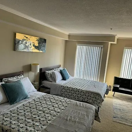Perfect Hollywood Blvd Stay